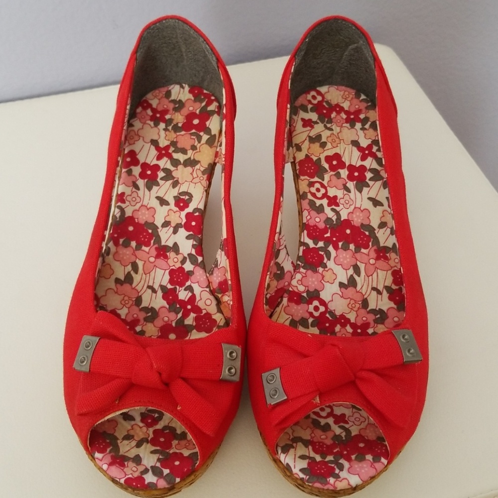 Red platforms - Picture 3 of 4